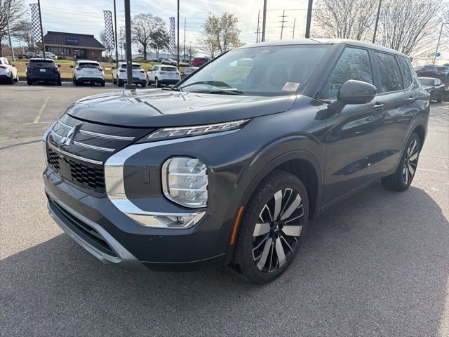 Used 2025 Mitsubishi Outlander SE image 7