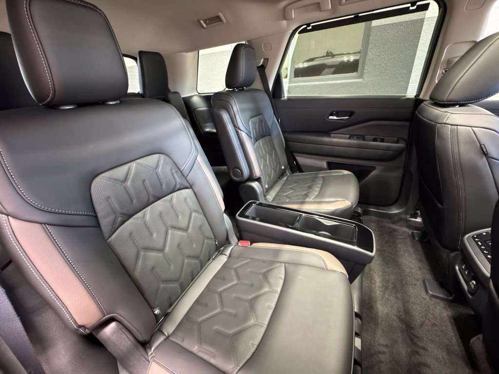 New 2026 Nissan Pathfinder Platinum w/ Accent Package AWD/4WD image 25