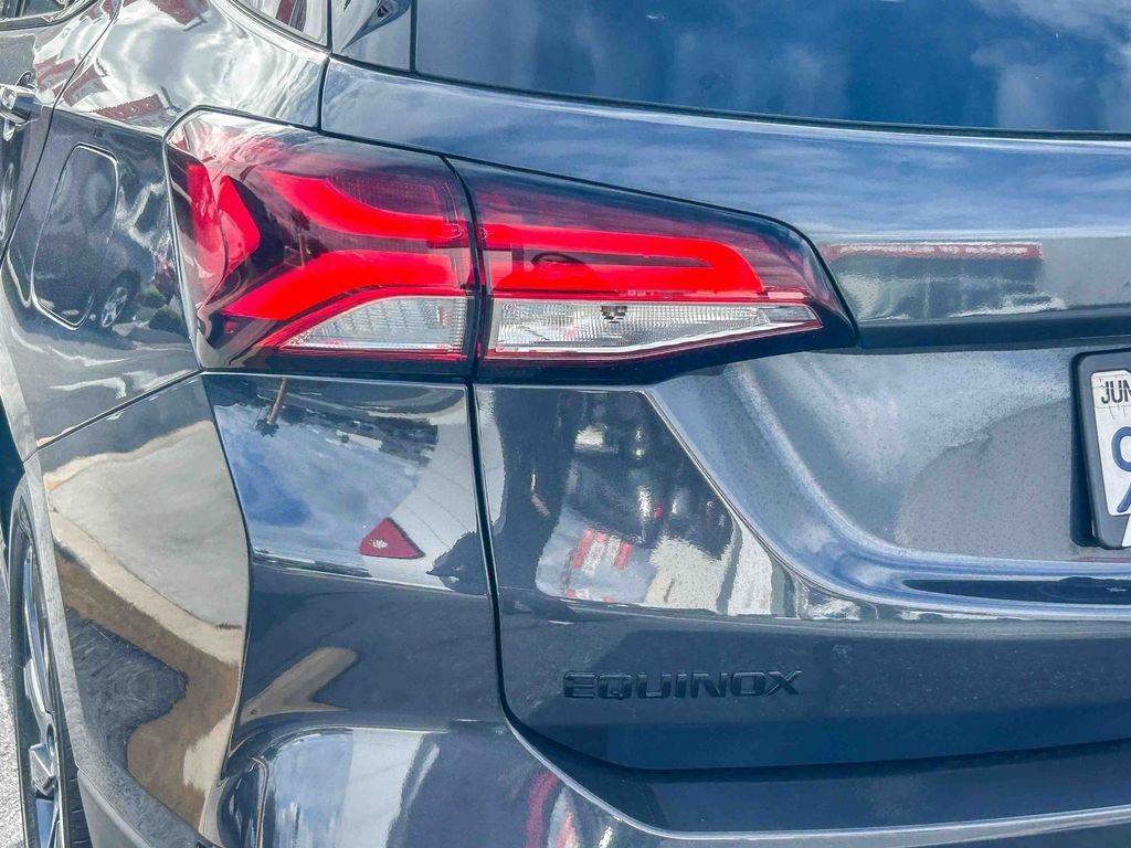 Used 2022 Chevrolet Equinox RS w/ LPO, Cargo Package FWD image 10