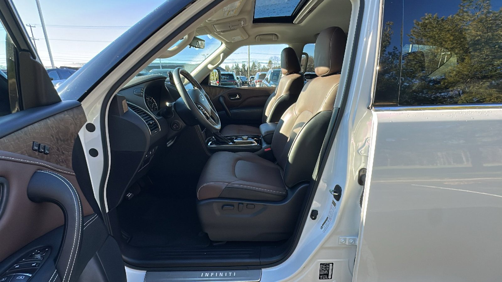 Certified 2024 INFINITI QX80 Premium Select w/ Cargo Package image 13