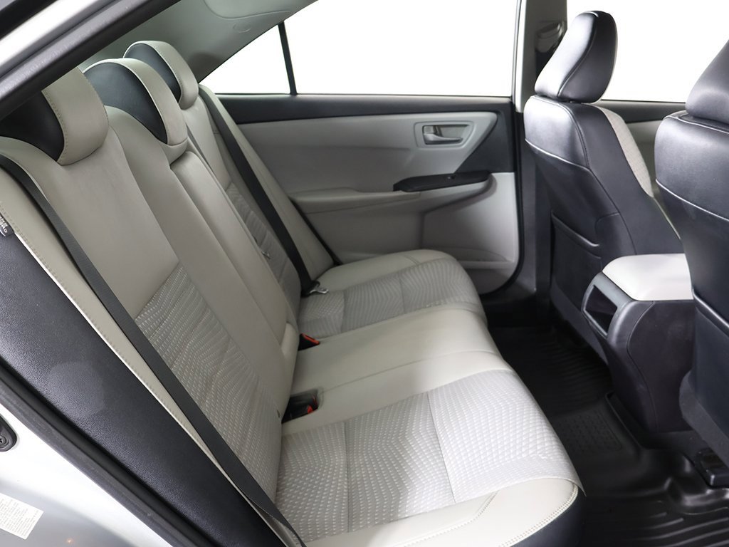 Used 2015 Toyota Camry SE image 31