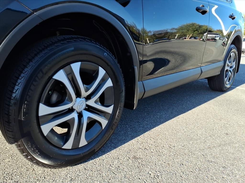 Used 2016 Toyota RAV4 LE image 9