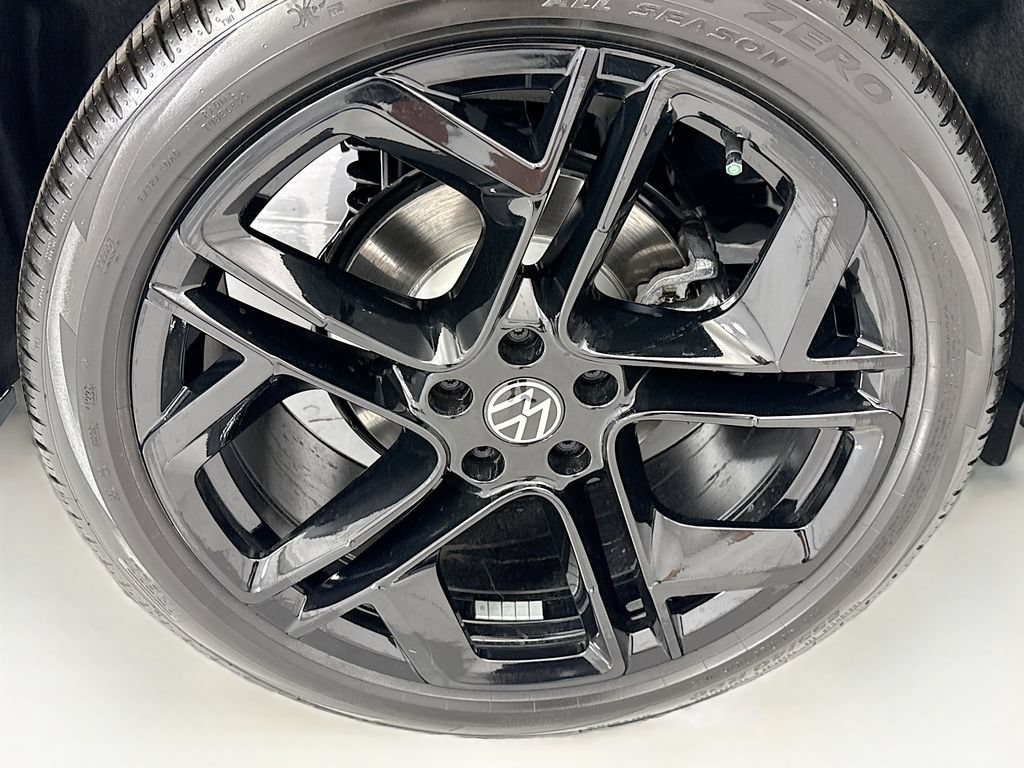 New 2026 Volkswagen Tiguan SE R-Line FWD image 31