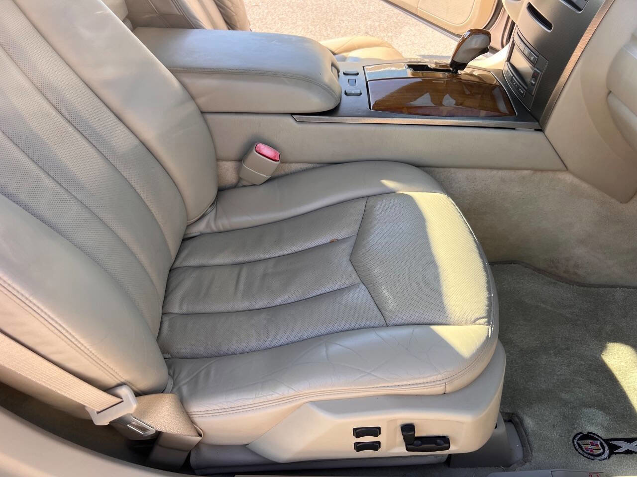Used 2005 Cadillac XLR image 17
