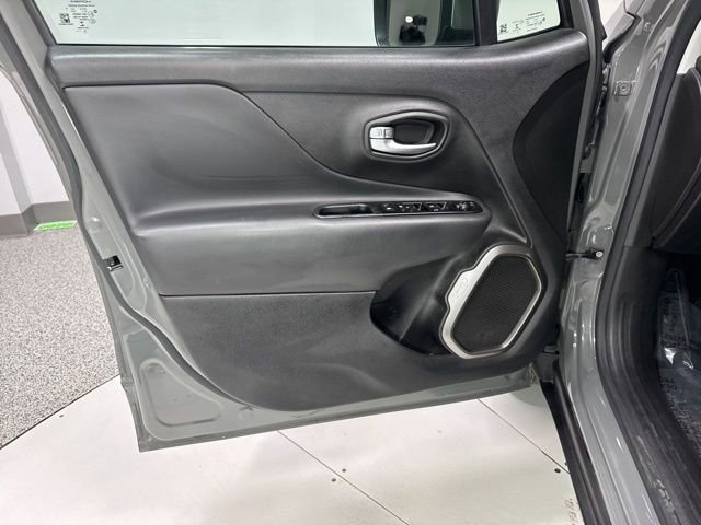Used 2021 Jeep Renegade Limited image 9