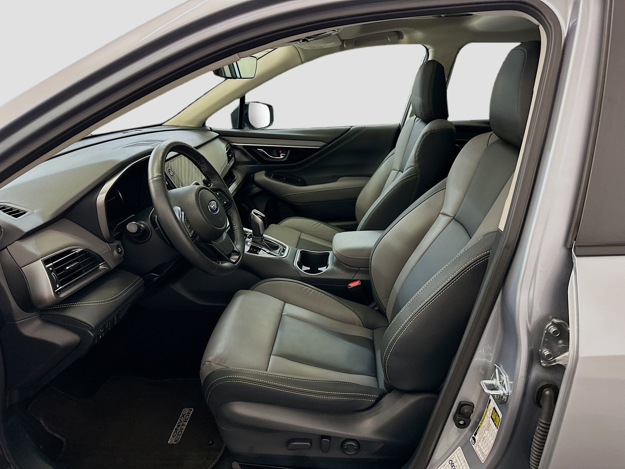 Used 2025 Subaru Outback Onyx Edition image 13