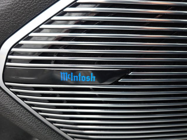 Used 2023 Jeep Grand Cherokee Overland w/ Luxury Tech Group IV AWD/4WD image 18