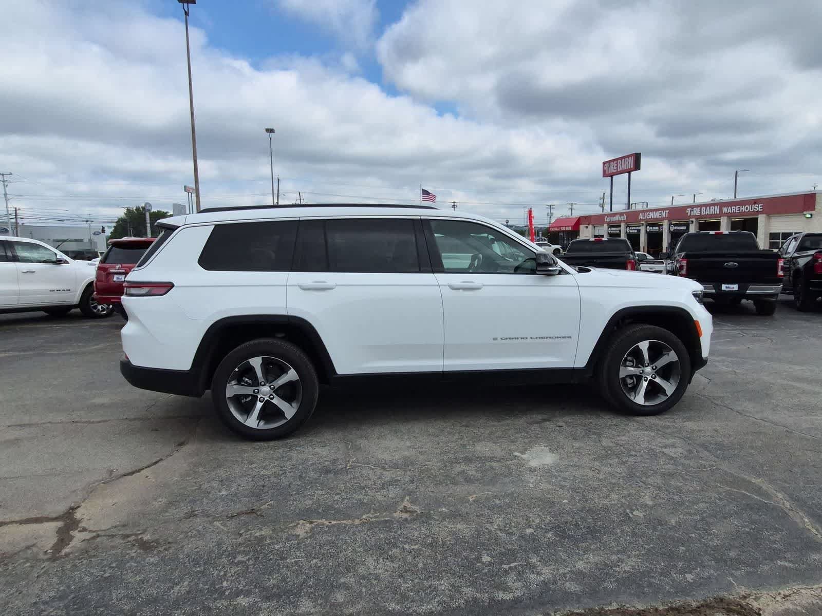 New 2025 Jeep Grand Cherokee L Limited w/ Trailer Tow Package AWD/4WD image 7