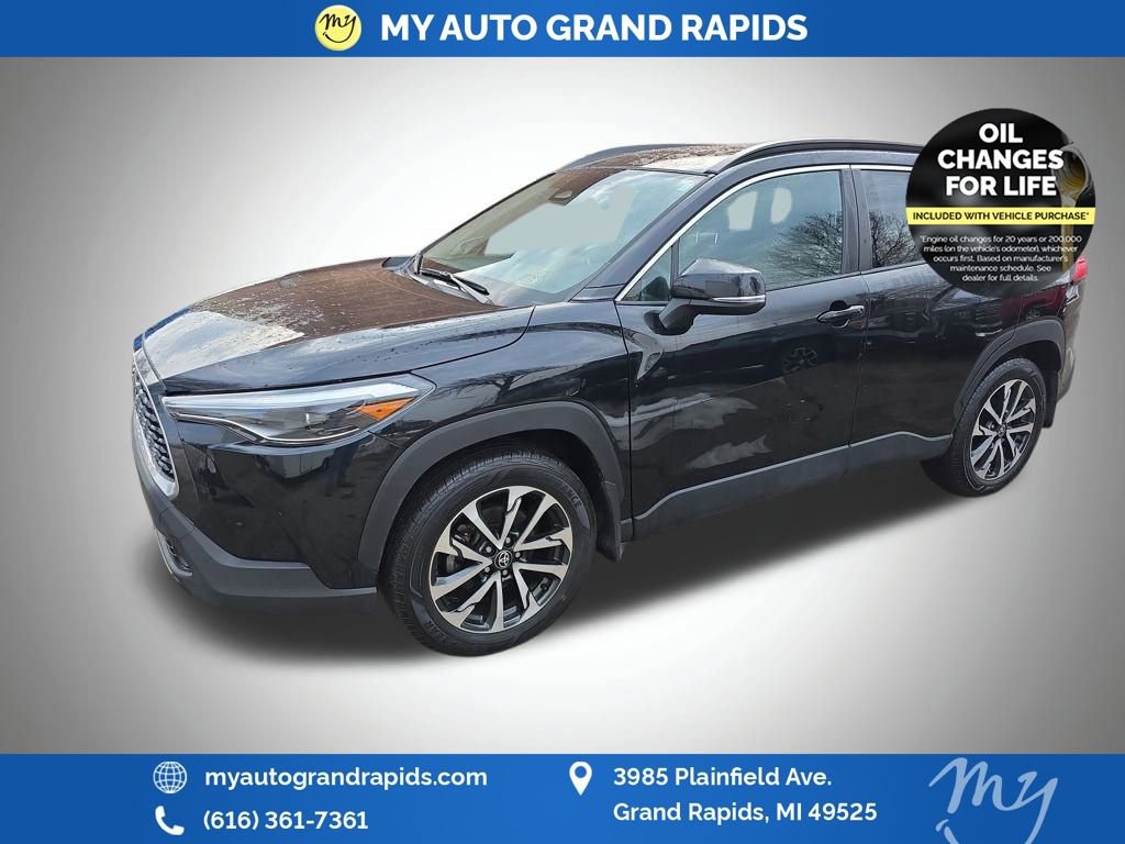 Used 2024 Toyota Corolla Cross XLE w/ Convenience Package image 3