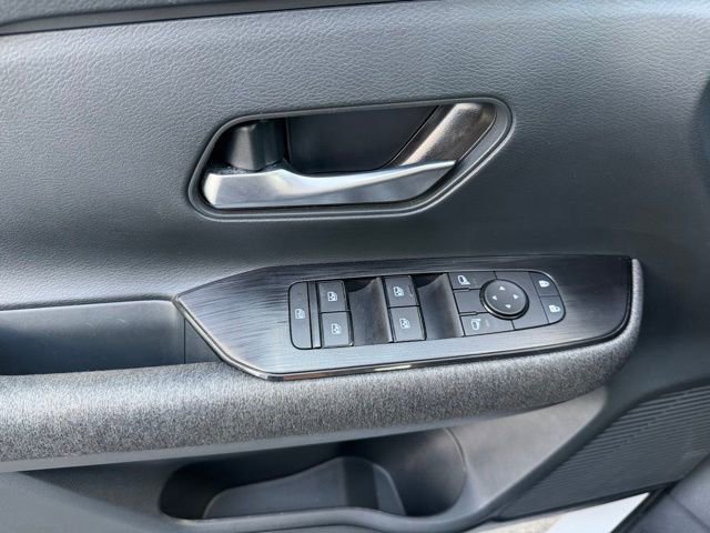 Certified 2025 Nissan Kicks SV w/ Charging Package FWD image 12
