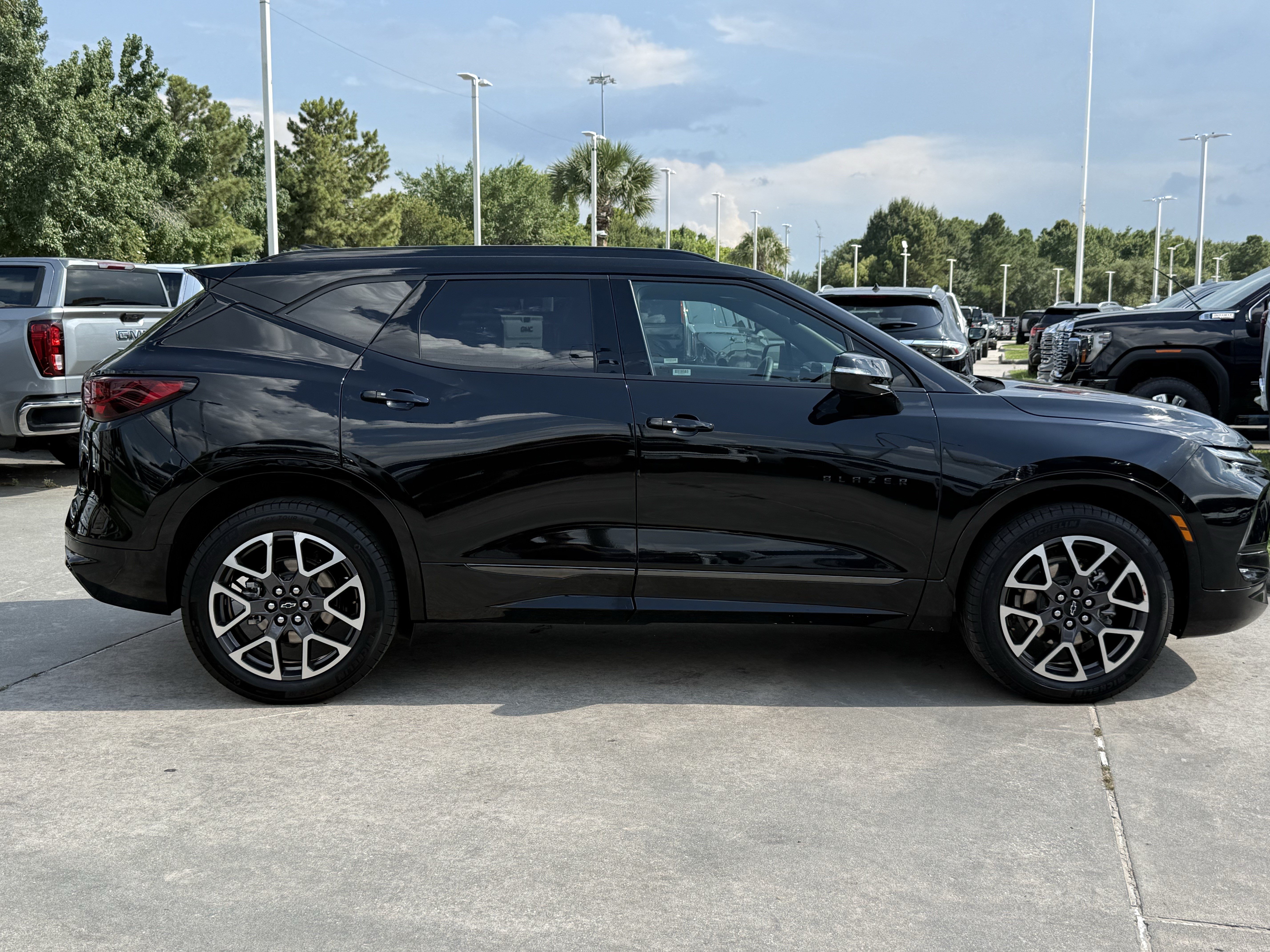 Used 2025 Chevrolet Blazer RS FWD image 3