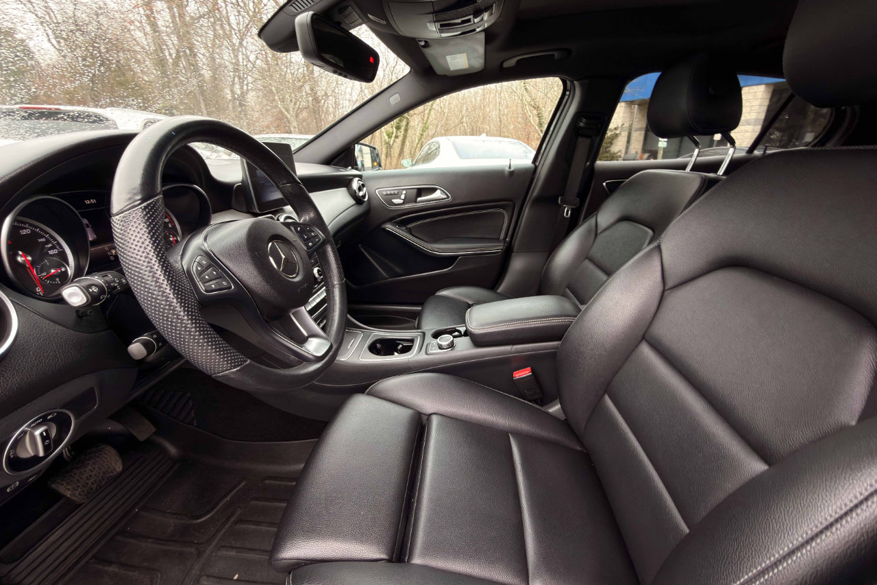 Used 2020 Mercedes-Benz GLA 250 4MATIC w/ Premium Package image 15