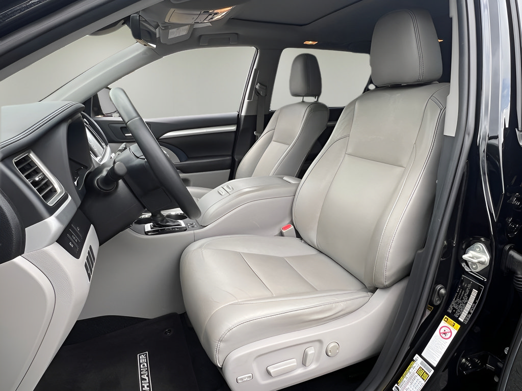 Certified 2019 Toyota Highlander XLE FWD image 11