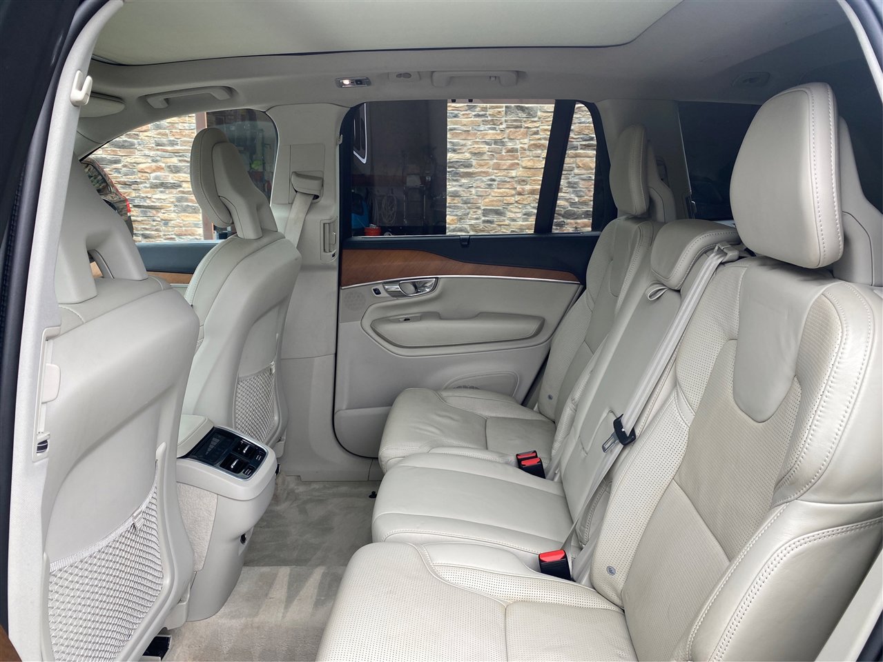 Used 2016 Volvo XC90 T6 Inscription w/ Vision Package image 10