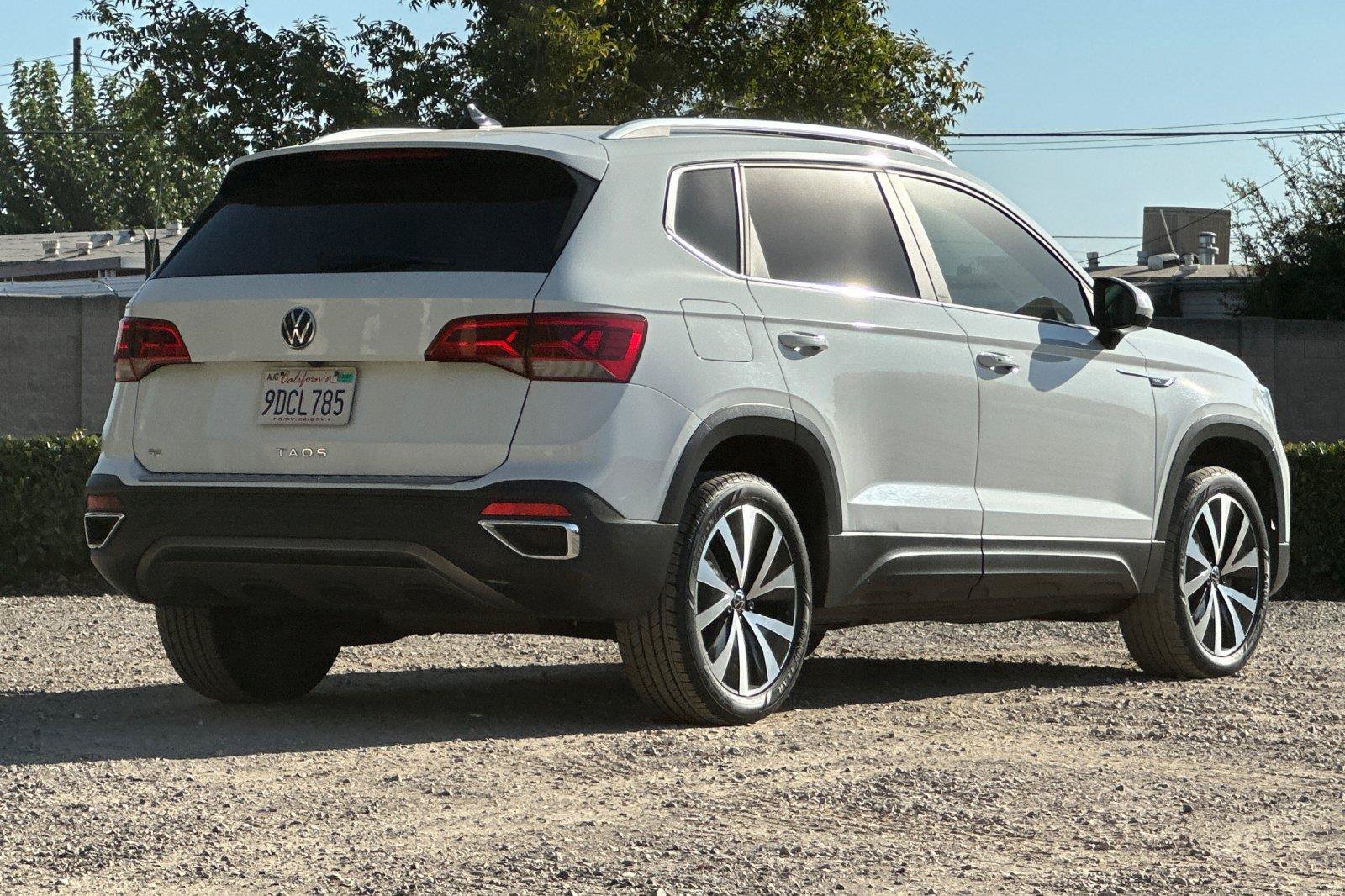 Used 2022 Volkswagen Taos SE FWD image 3