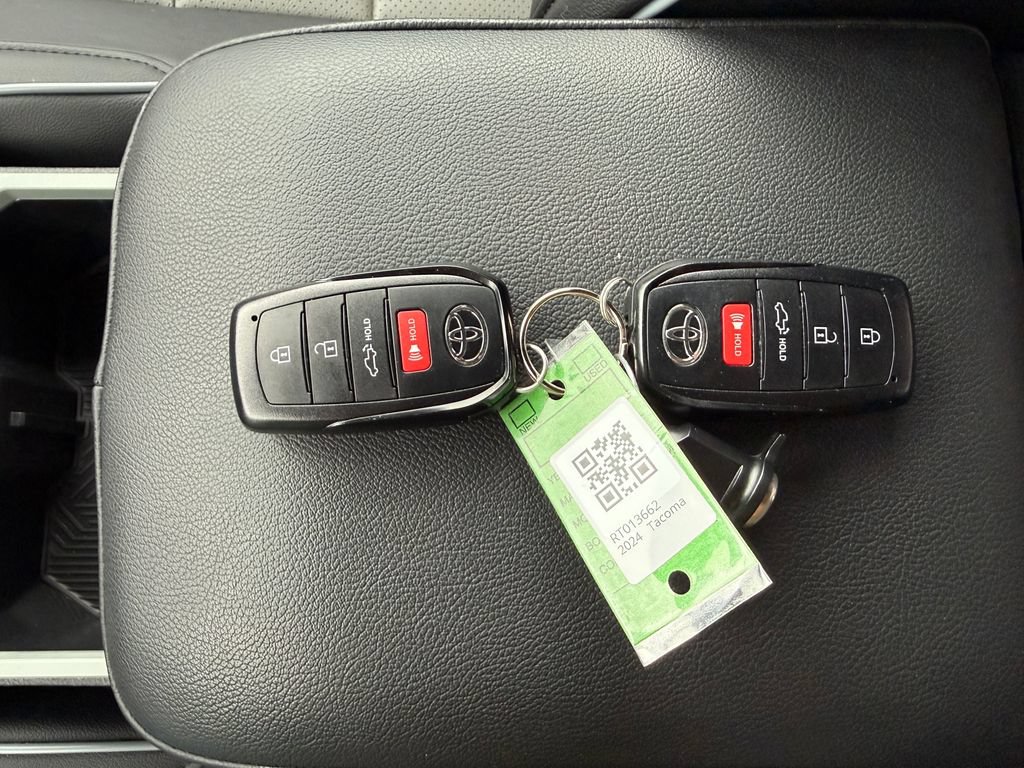 Used 2024 Toyota Tacoma TRD Sport AWD/4WD image 34