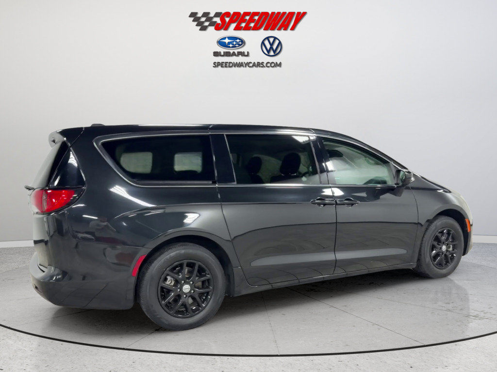 Used 2023 Chrysler Voyager LX FWD image 5