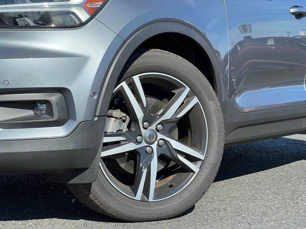 Used 2019 Volvo XC40 T5 R-Design AWD/4WD image 2