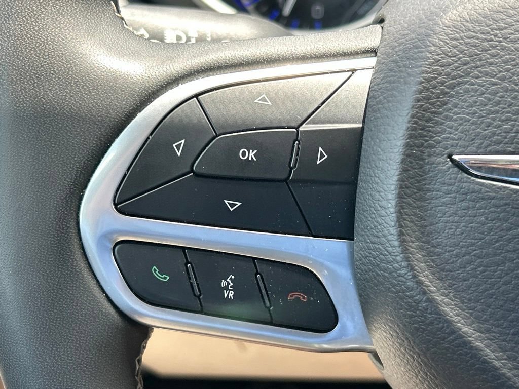 Used 2024 Chrysler Pacifica Touring-L FWD image 25