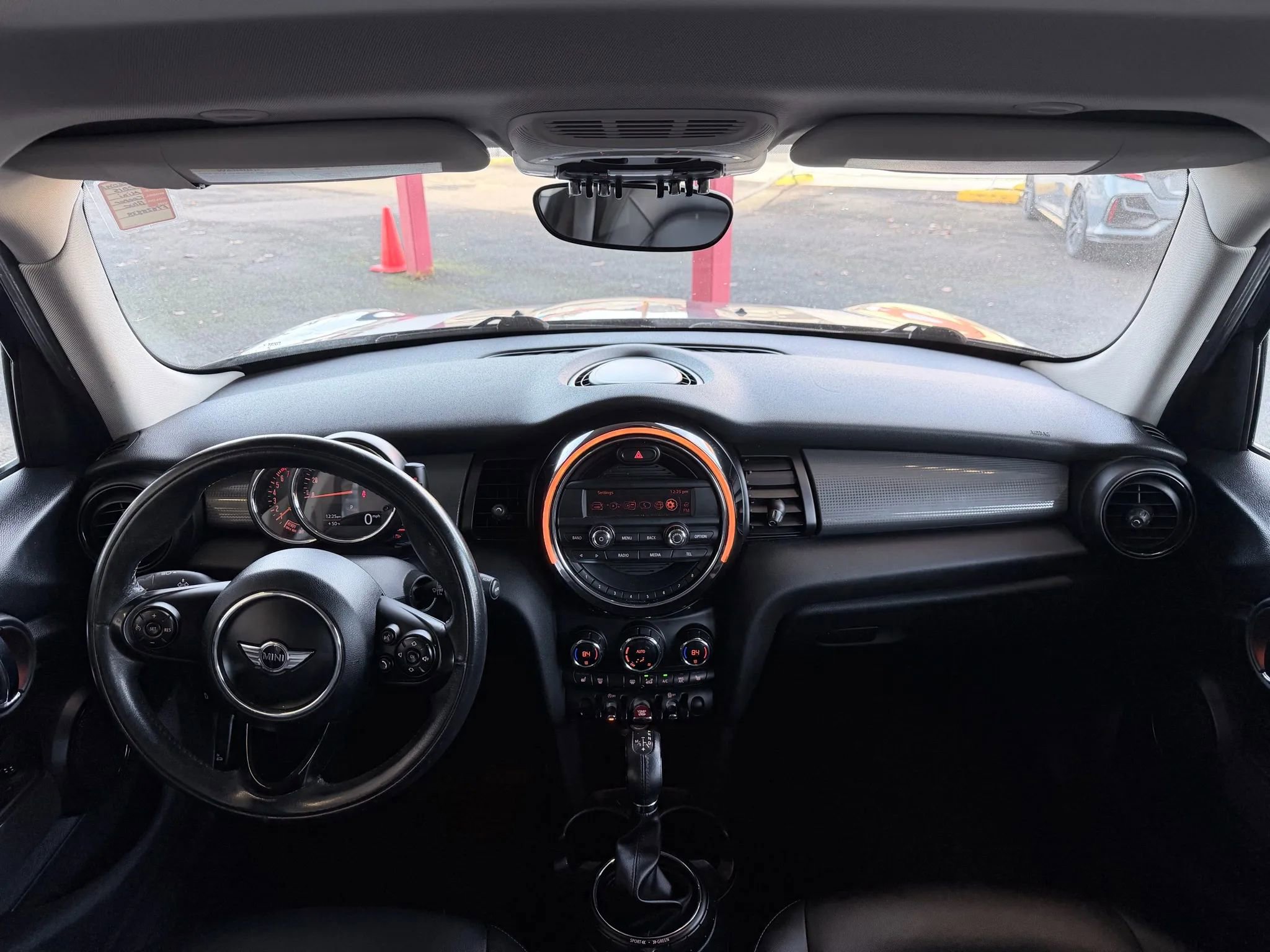 Used 2015 MINI Cooper 4-Door Hardtop image 9