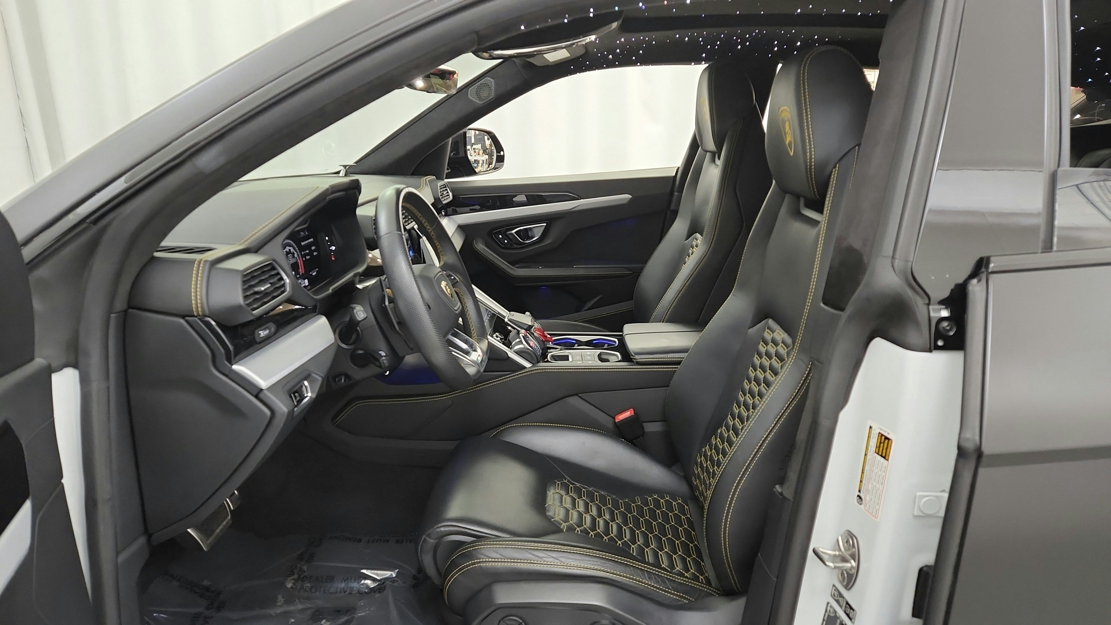 Used 2021 Lamborghini Urus AWD/4WD image 18