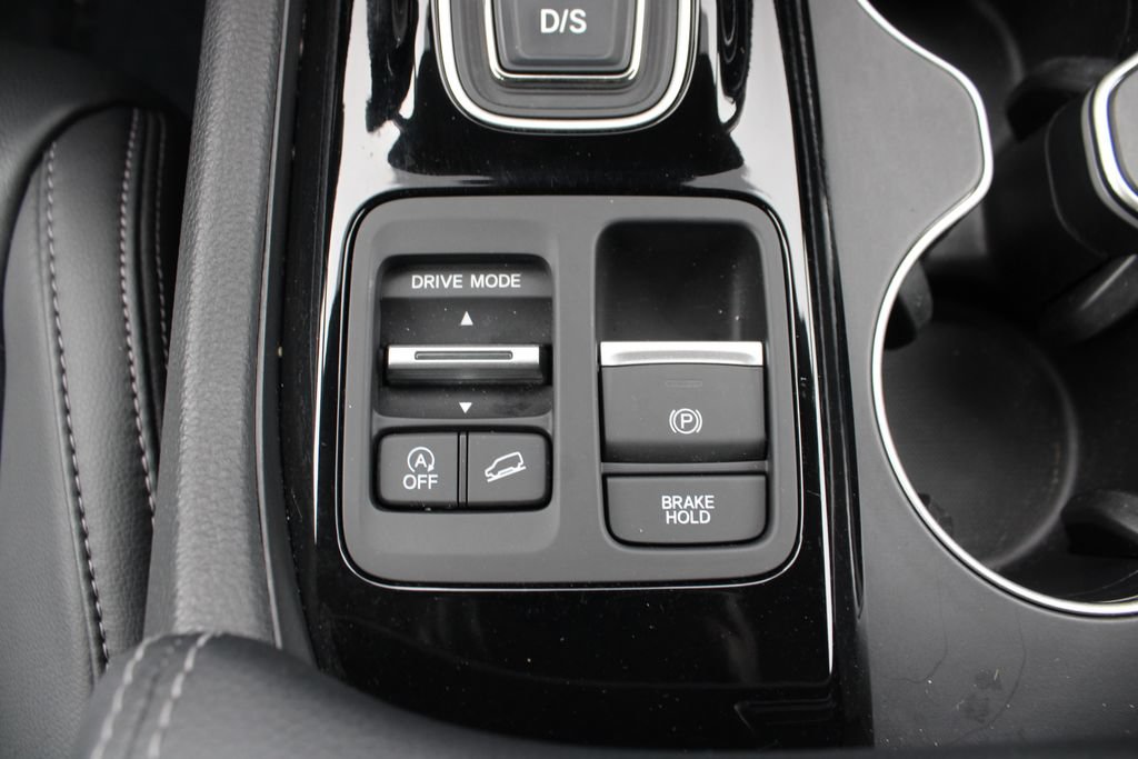 Certified 2025 Honda Pilot Touring image 28