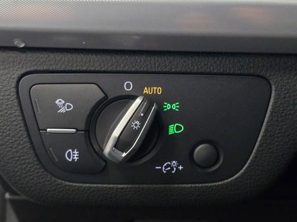 Certified 2025 Audi Q5 2.0T Premium w/ Convenience Plus Package image 41