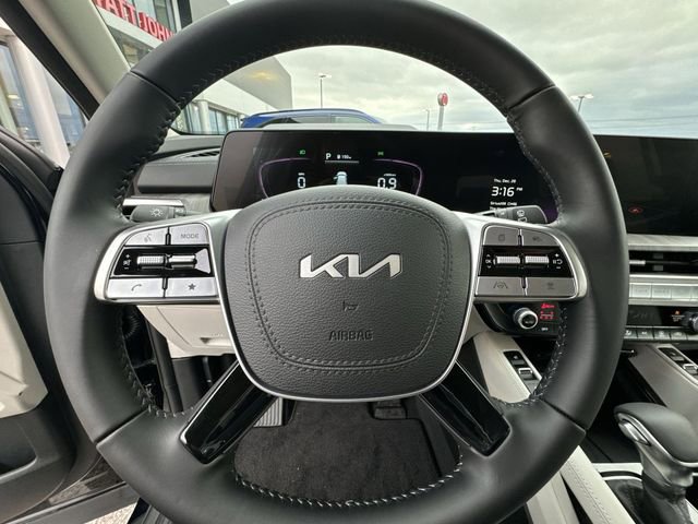 Used 2024 Kia Telluride EX w/ EX Captain's Chair Package FWD image 18