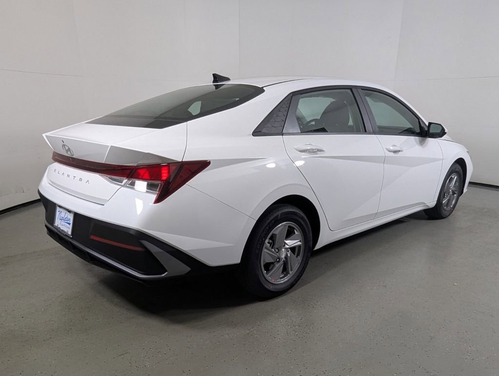 New 2026 Hyundai Elantra SE FWD image 7