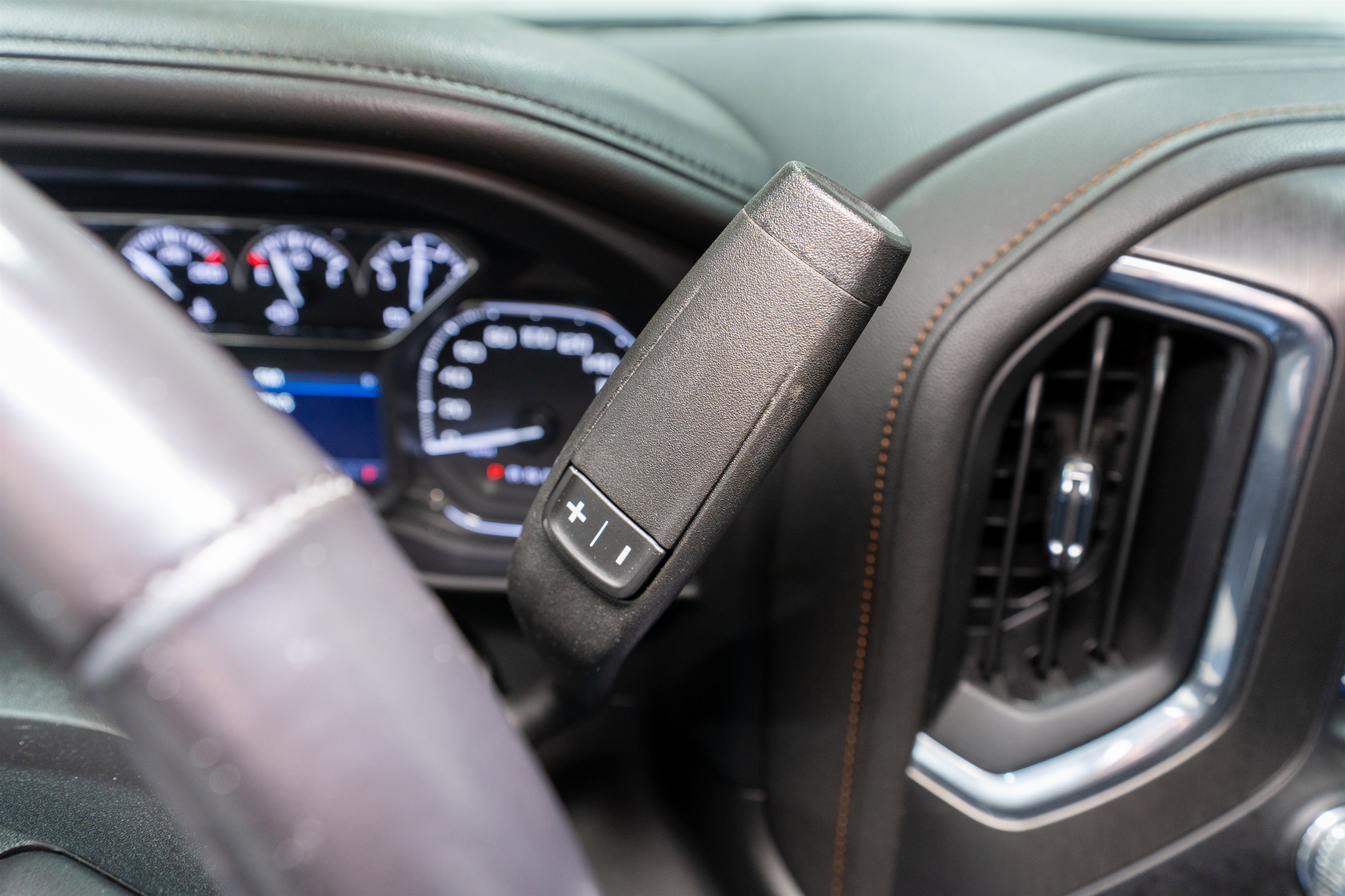 Used 2023 GMC Sierra 2500 AT4 image 30