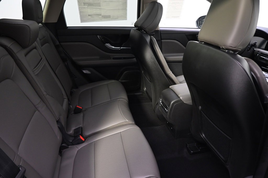 New 2026 Lincoln Corsair Premiere image 18