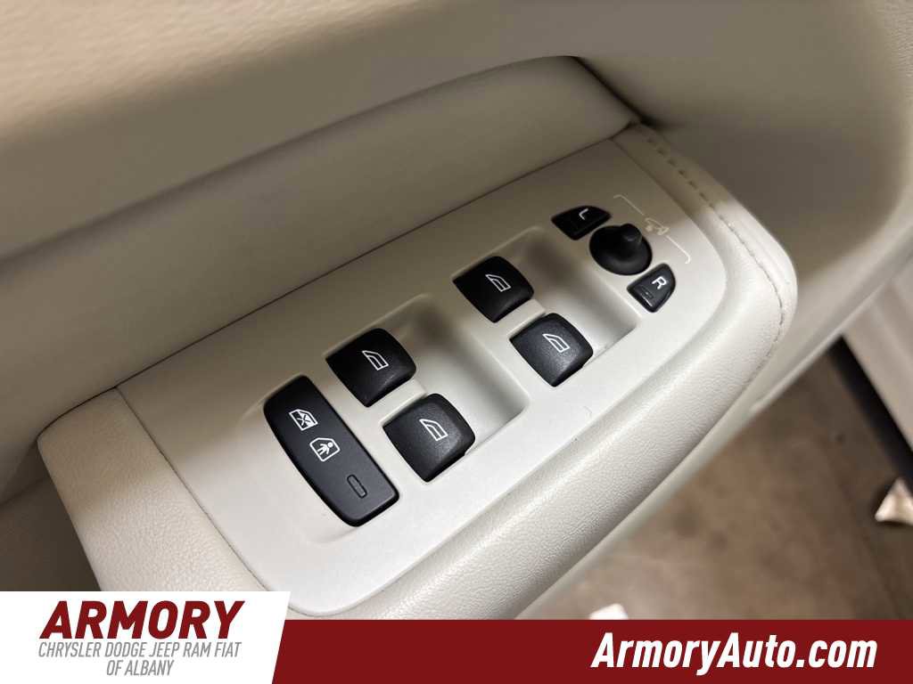 Used 2024 Volvo XC60 B5 Plus image 9