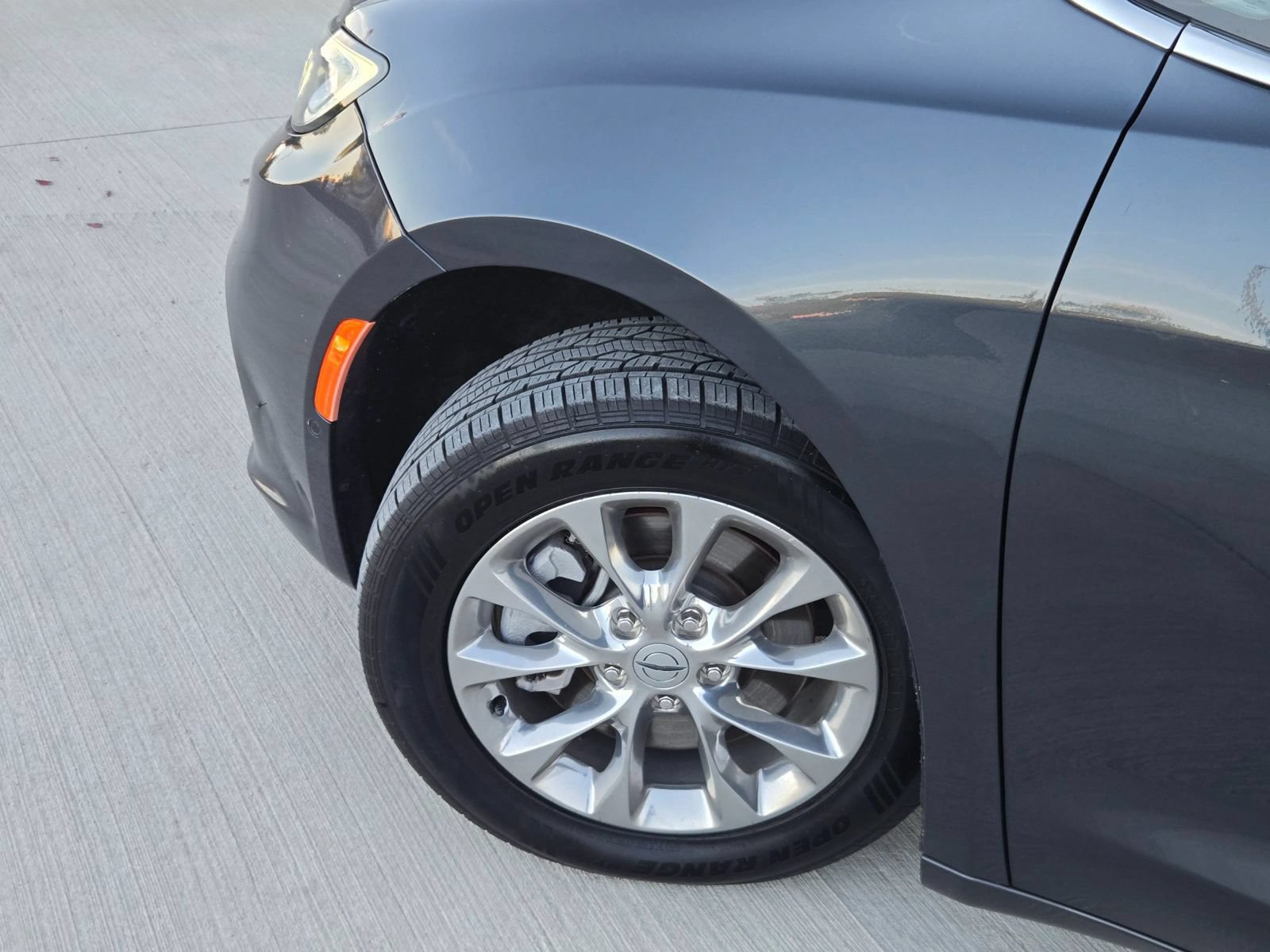 Used 2021 Chrysler Pacifica Touring-L w/ Premium & Safety Sphere Group AWD/4WD image 42