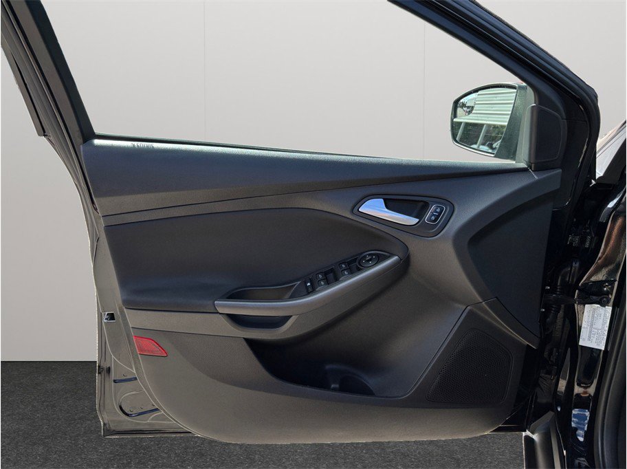 Used 2017 Ford Focus SEL image 16