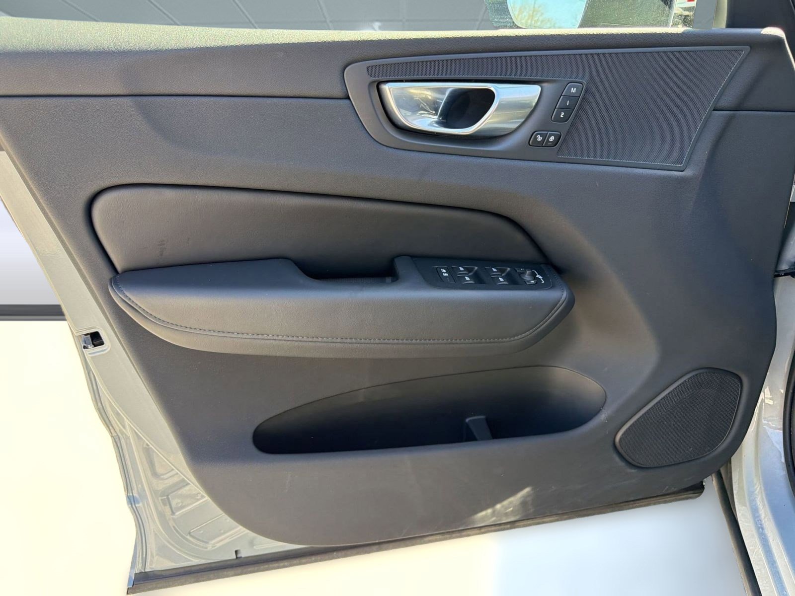 Certified 2024 Volvo XC60 B5 Plus w/ Climate Package image 22