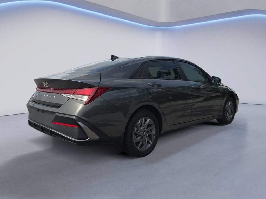 Used 2024 Hyundai Elantra SEL FWD image 6