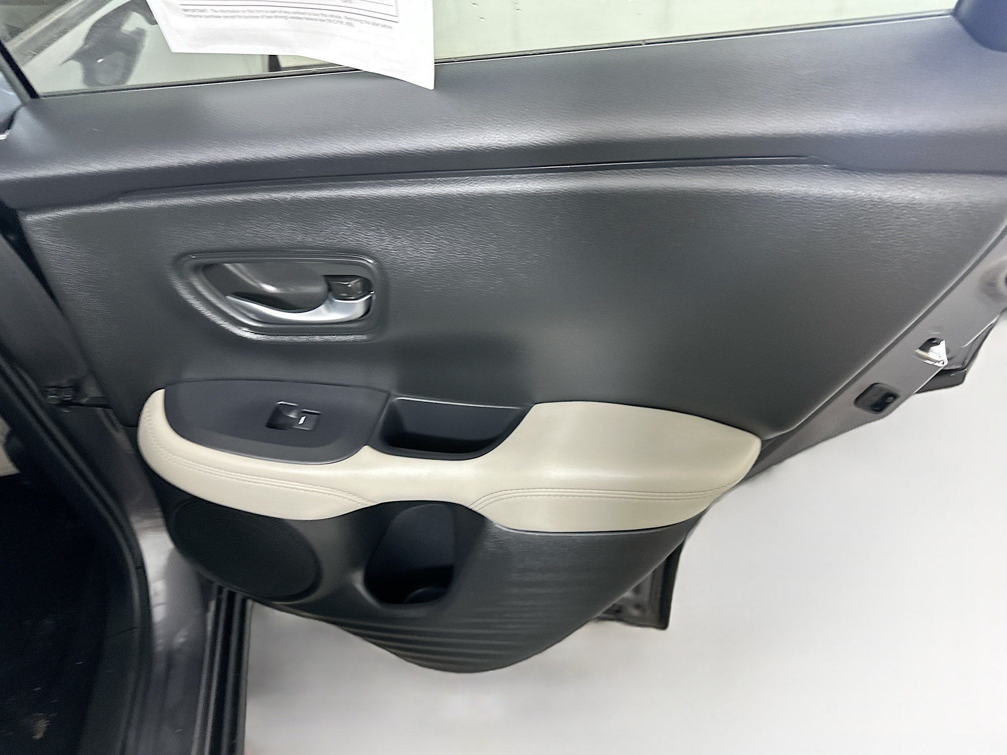 Used 2025 Honda HR-V LX image 28