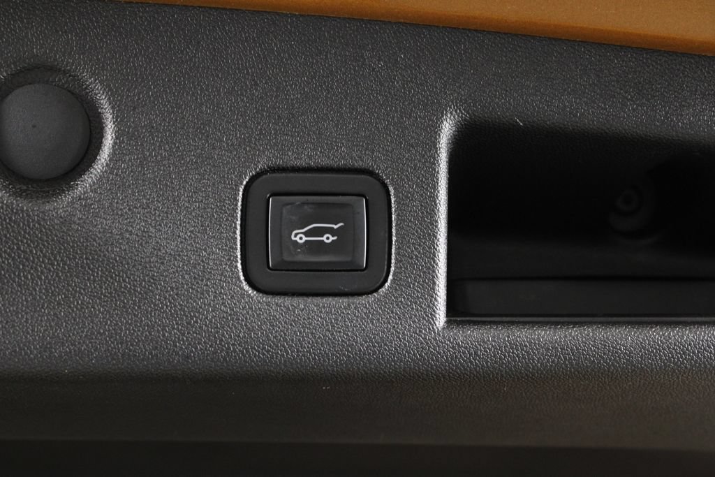 Used 2018 Chevrolet Equinox LT w/ Sun & Infotainment Package FWD image 18