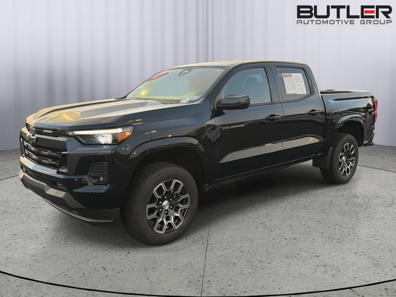 Used 2023 Chevrolet Colorado LT w/ LT Convenience Package III AWD/4WD image 2