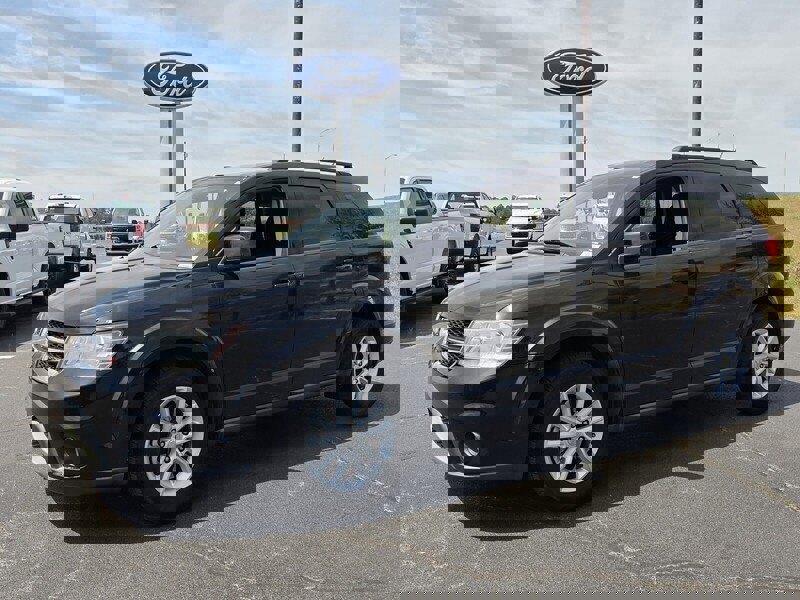 Used 2014 Dodge Journey SXT w/ Flexible Seating Group FWD image 3