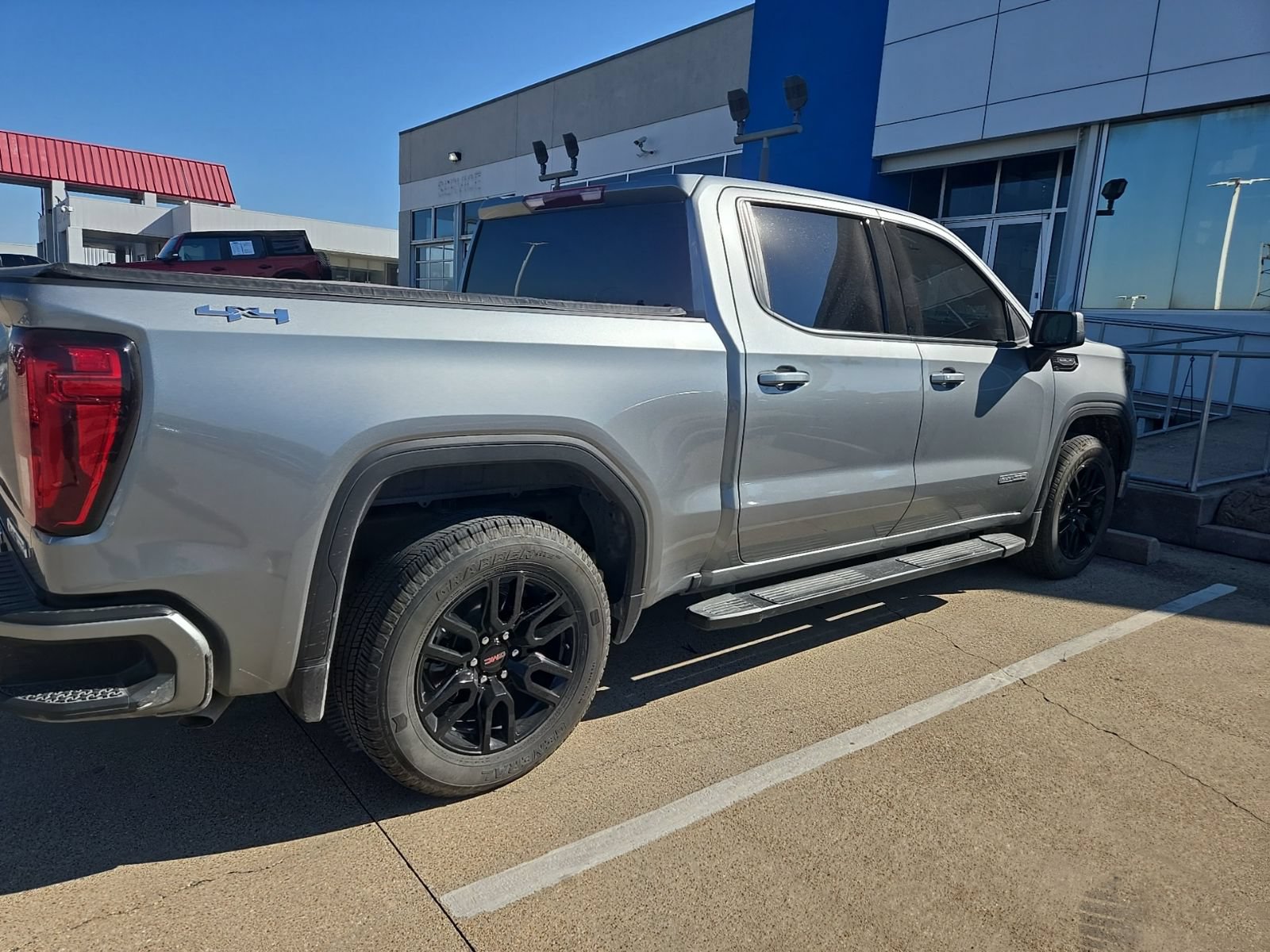 Used 2025 GMC Sierra 1500 Elevation AWD/4WD image 5