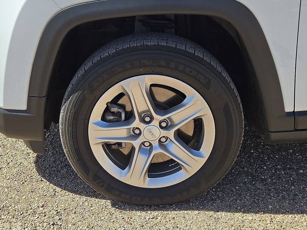 Used 2024 Jeep Compass Latitude image 10