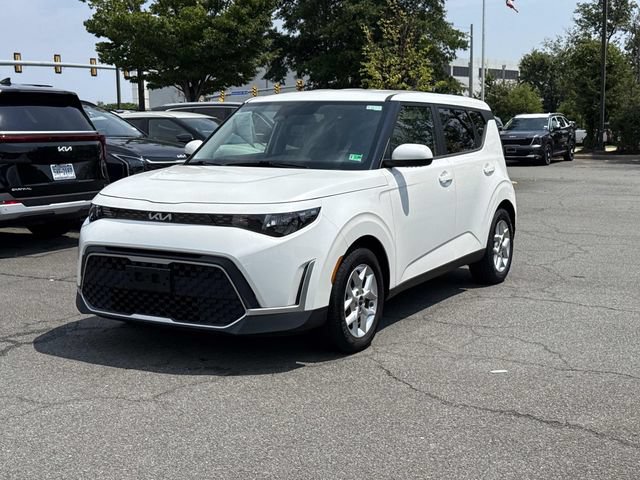 Used 2023 Kia Soul LX w/ LX Technology Package FWD image 5