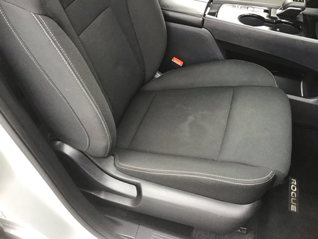 Used 2025 Nissan Rogue S FWD image 9