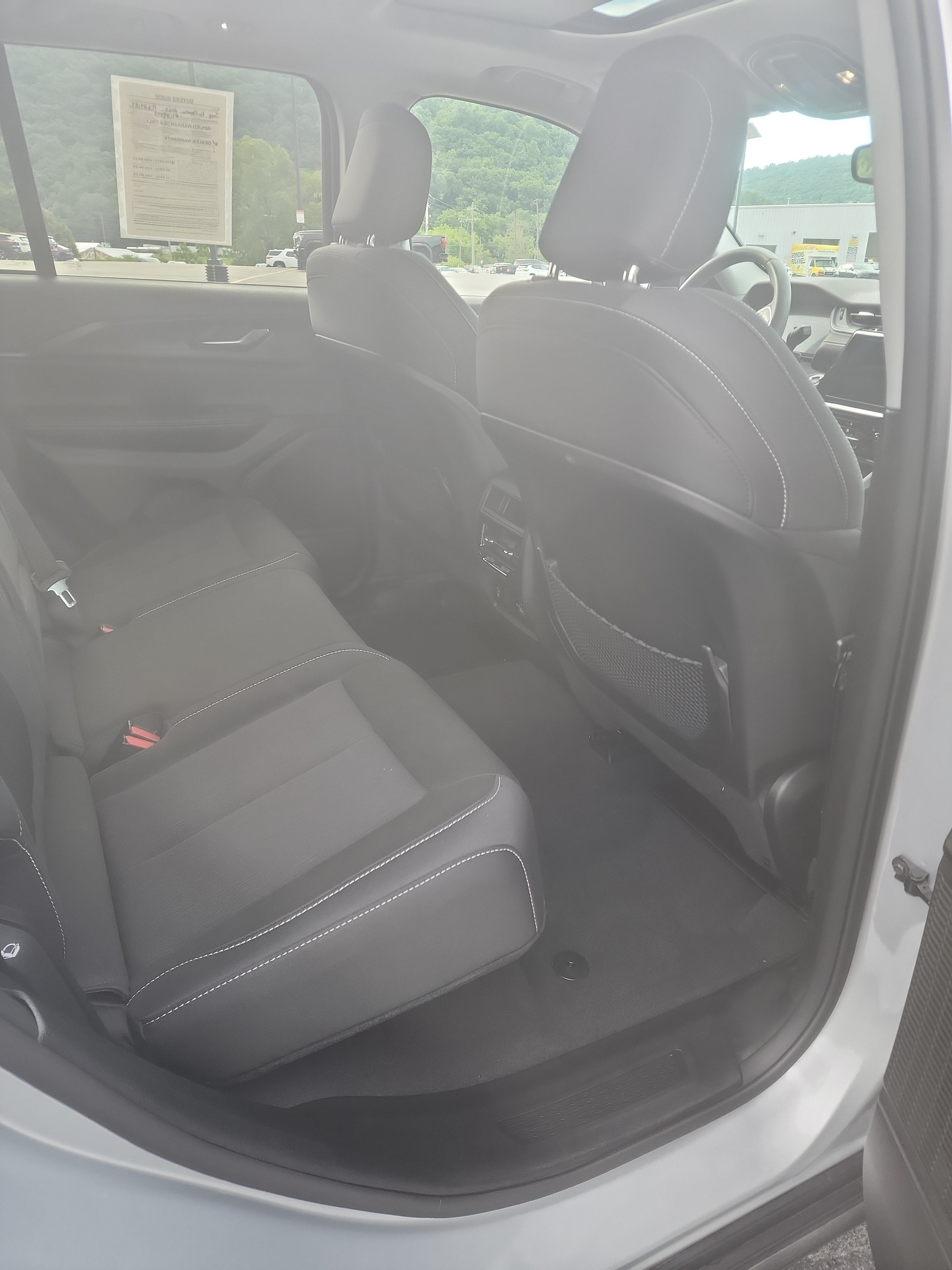 Used 2023 Jeep Grand Cherokee Laredo w/ Luxury Tech Group I AWD/4WD image 11