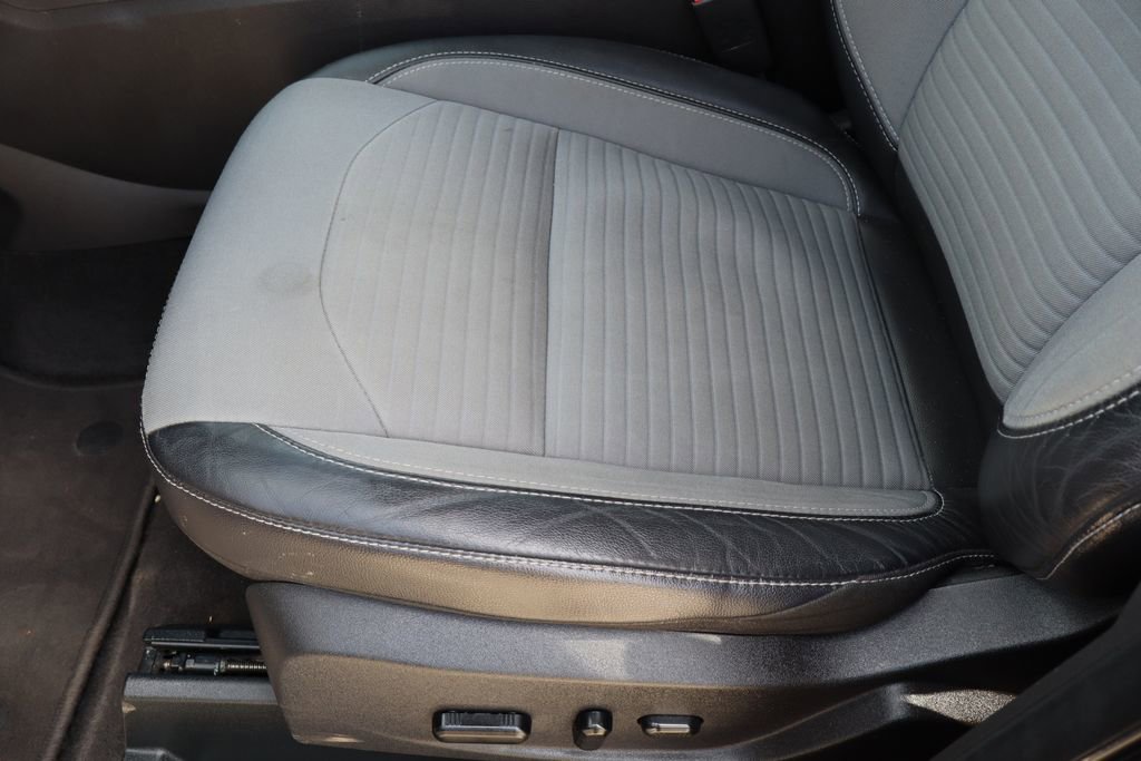 Used 2019 Ford Escape SE FWD image 21