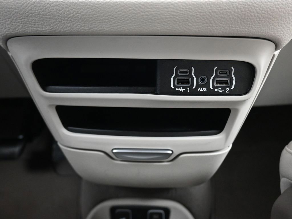 Used 2021 Chrysler Pacifica Touring-L image 30
