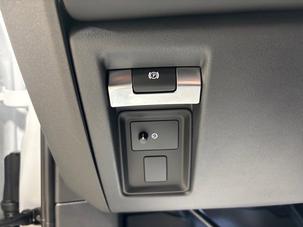 New 2026 Land Rover Defender 110 V8 image 22