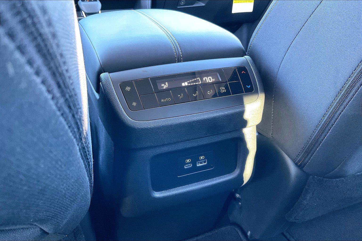 Used 2025 Nissan Pathfinder SV w/ SV Premium Package image 33