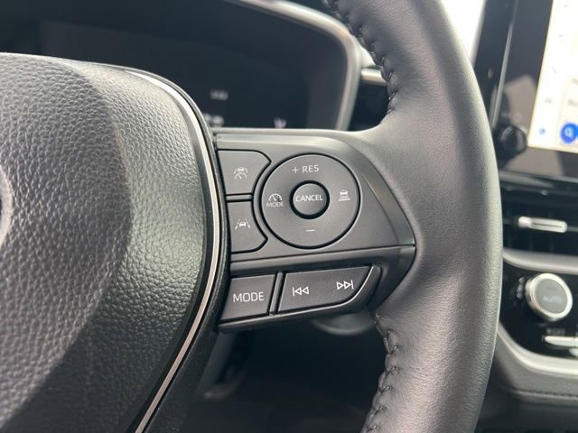 Used 2025 Toyota Corolla Cross XLE image 15